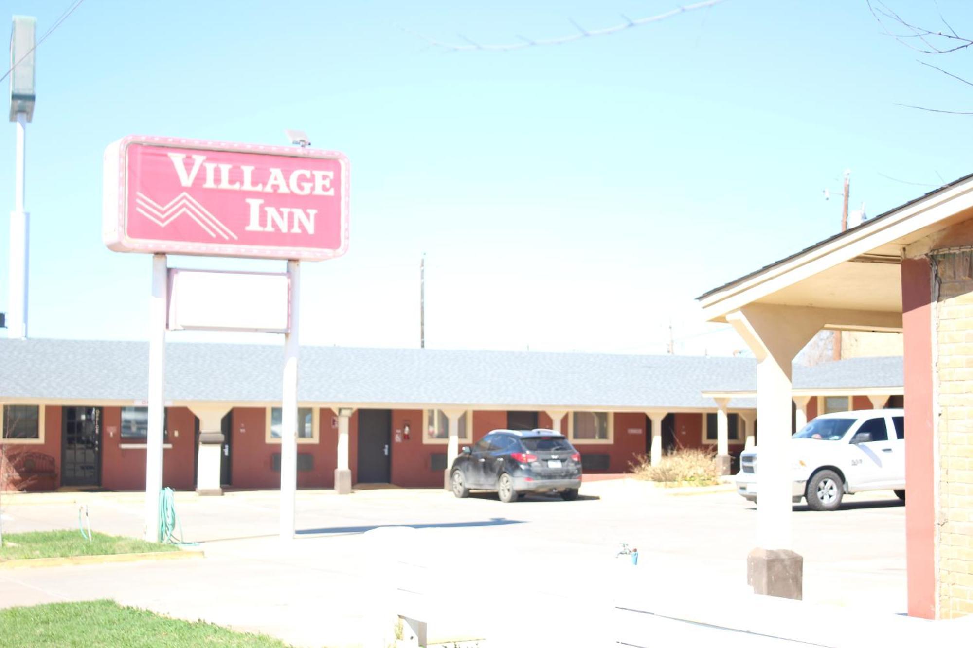 Village Inn Cotulla Exterior photo